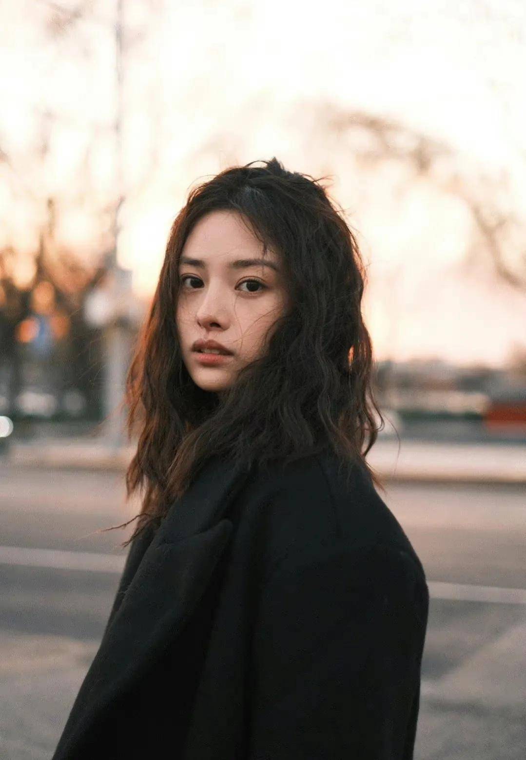 黄景瑜前任张艺上但黄景瑜前妻王雨馨11日又发了一条微博说:"热8挺