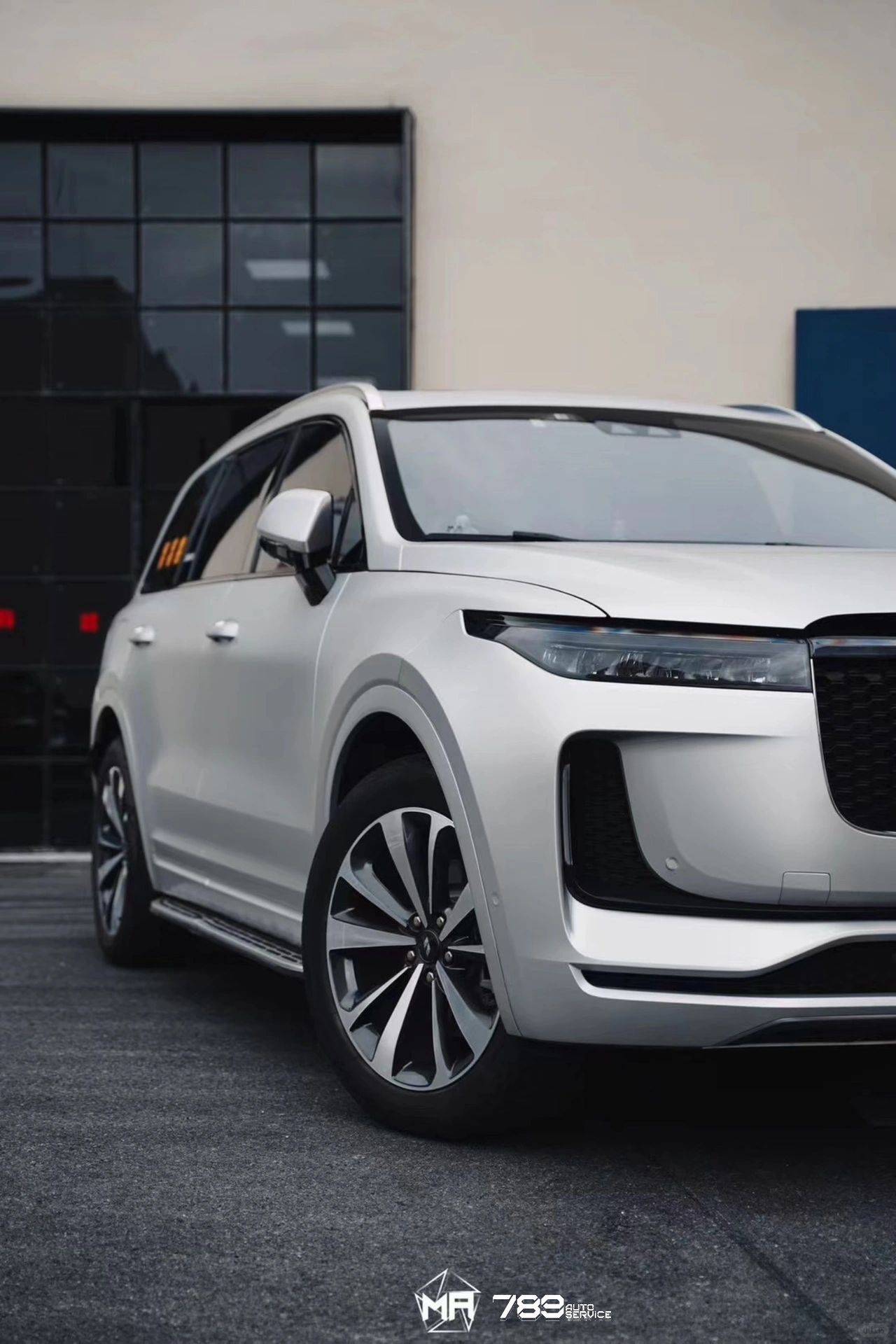 理想one矩阵改色膜消光铝水银,金属科技感回头率拉满_质感_线条_极致