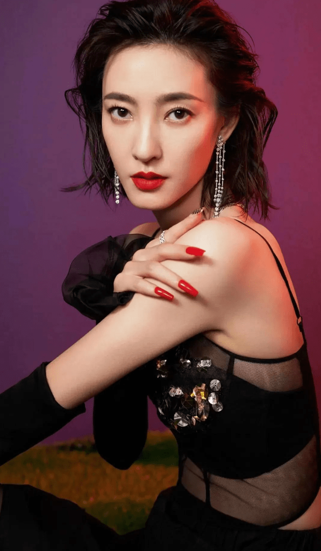 王丽坤老公欠款事件再引热议!明星更应该尽到社会责任!