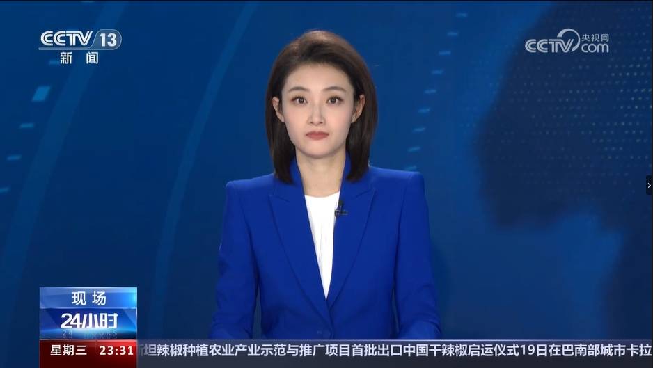 新闻直播间女主持人图片