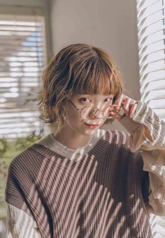 最适合15岁左右圆脸女生的发型,这8款造型都很好,百搭又时尚又个性