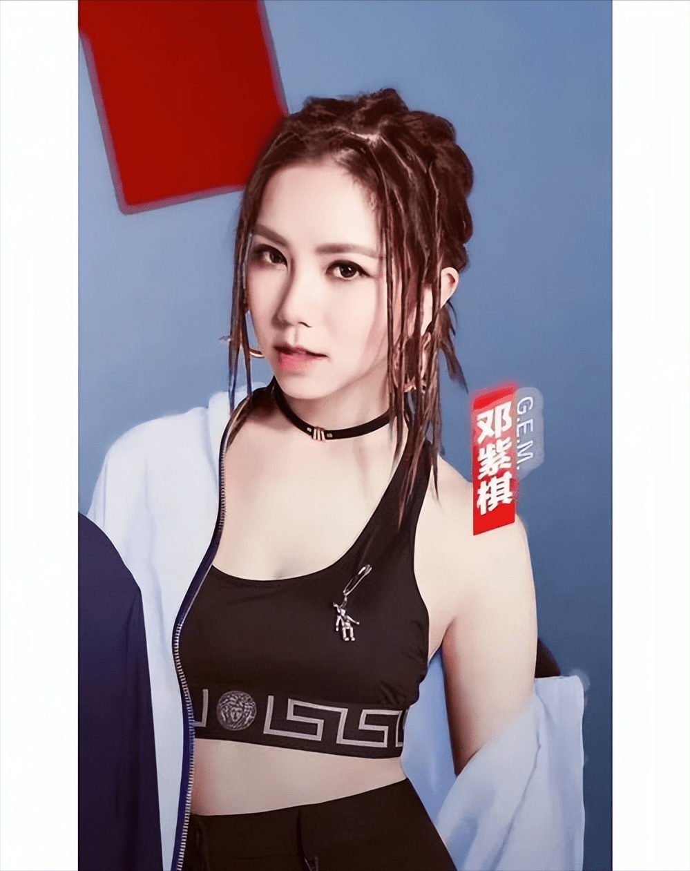 周笔畅的争夺出现白热化的时候当邓紫棋靠着《泡沫》在舞台杀疯这是