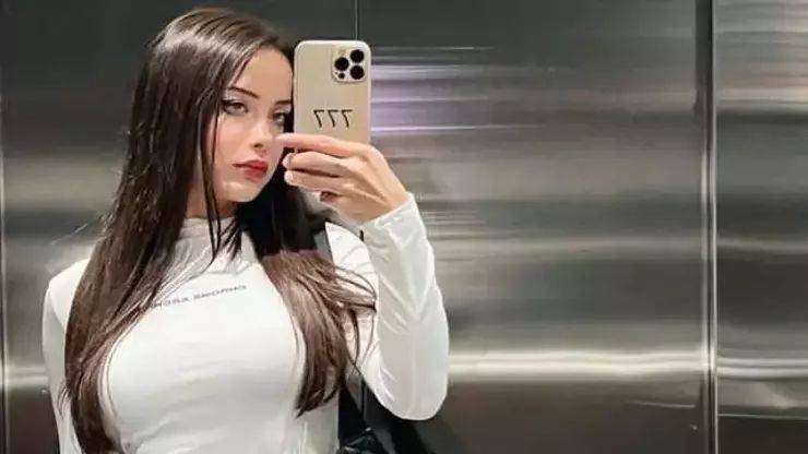原创 女网红性感照疯传！警方将其逮捕，她自称受害者：付费粉丝所为 
