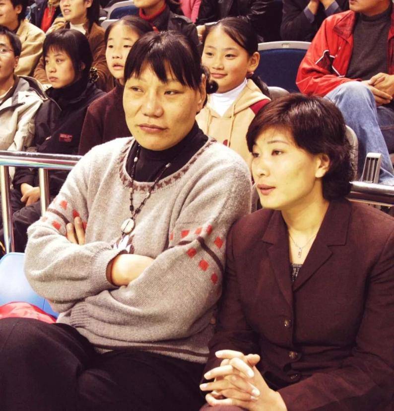 女篮功勋54岁单身无儿无女,和巩晓彬恋爱9年 却被空姐捷足_李昕_篮球