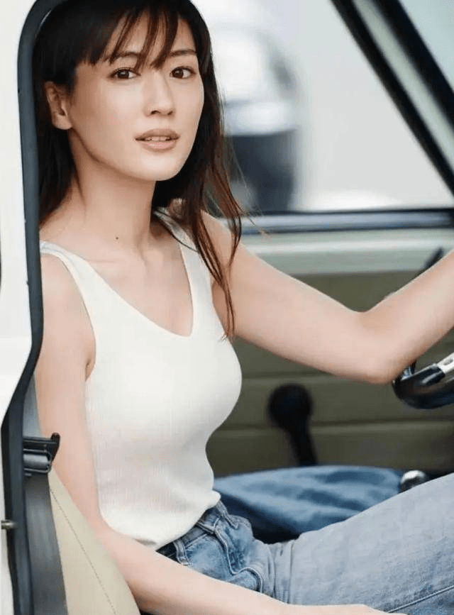 绫濑遥写真大赏:如何塑造电影经典角色,成为广告和公益界的双料女王?