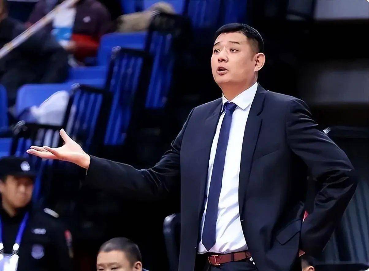 和巩晓彬恋爱9年 却被空姐捷足_李昕_篮球_教练