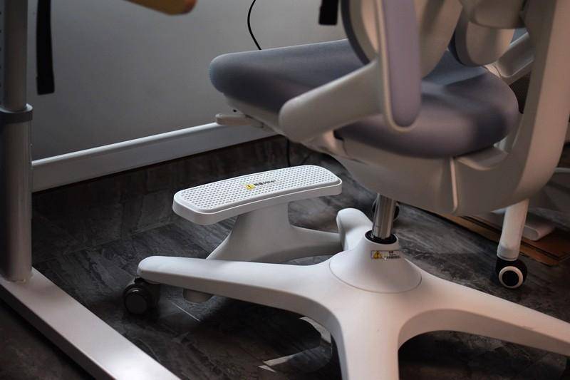 全光谱天幕灯 追背椅好坐姿 酷可立护眼学习桌椅