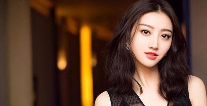 景甜:马云,成龙都敬她三分,住3.