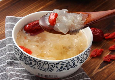常吃银耳羹美容养颜,但营养师提醒:银耳不能和3种食物一起吃(图4) 常吃银耳羹美容养颜,但营养师提醒:银耳不能和3种食物一起吃(图4)