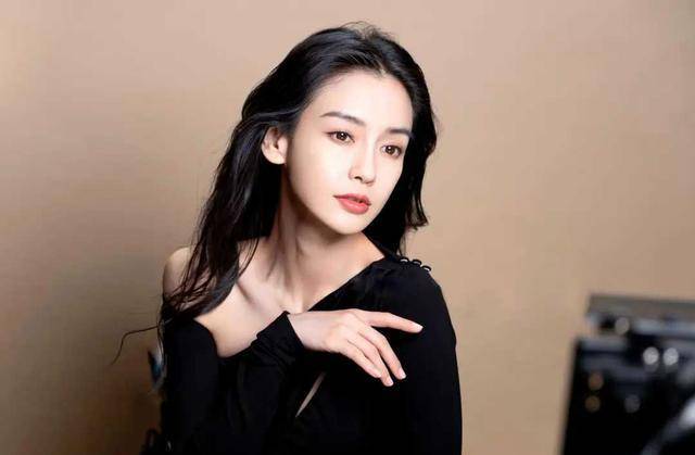 杨颖为甘肃灾区捐物资,网友开始对她态度好转,重返屏幕指日可待_作品