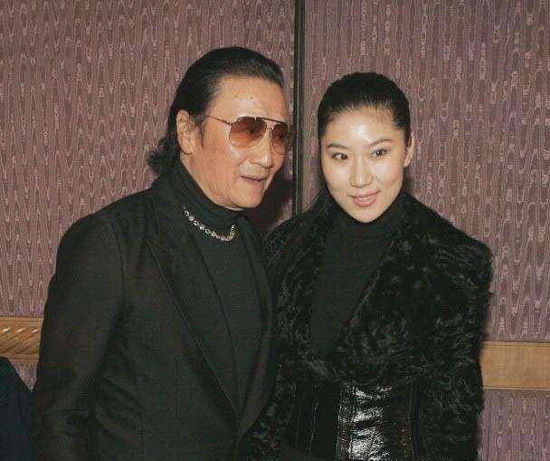 "小奶狗"杨佑宁疑女友曝光肤白貌美身材好撞脸谢贤