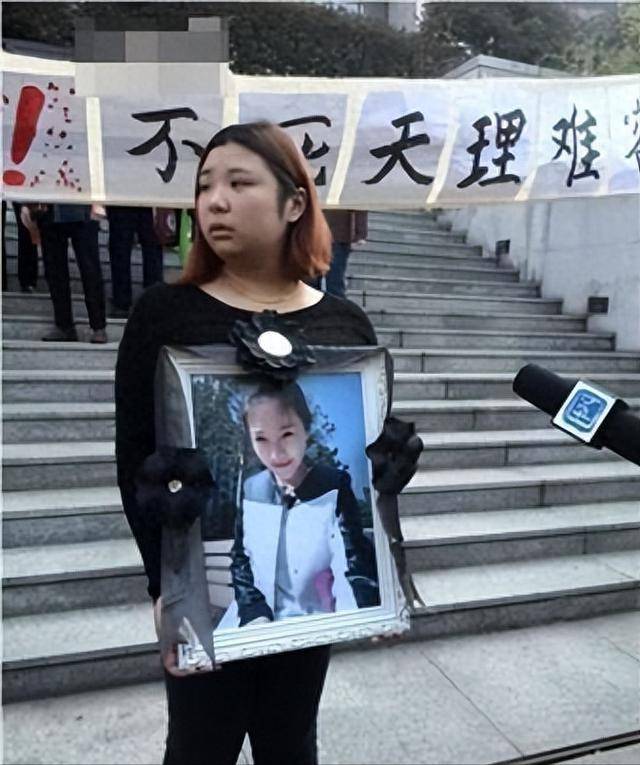 南京23岁富二代狂砍21岁校花娇妻60刀,只因朋友戏言老婆会出轨_祁可欣