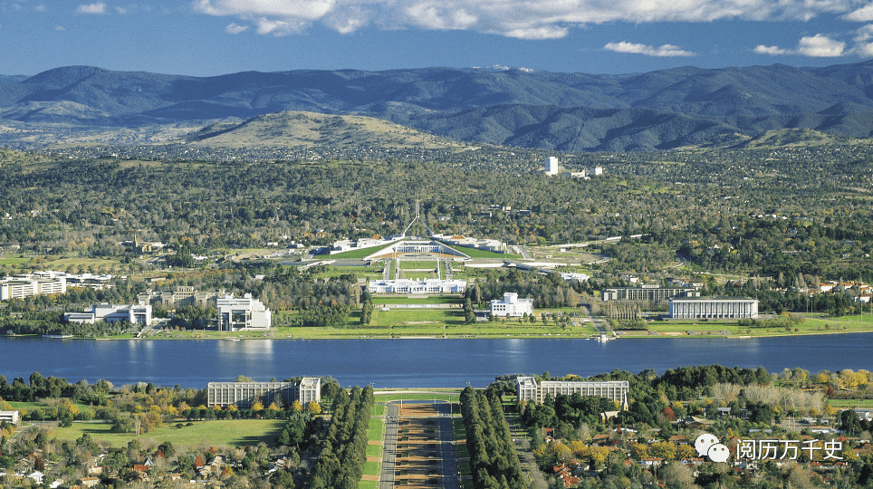 堪培拉,是澳大利亚的首都,面积2395平方公里,人口41.03万.