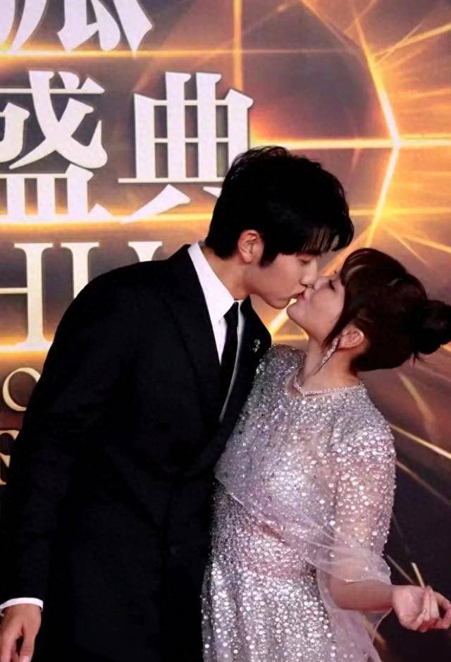 42岁金莎与小19岁男朋友孙丞潇红毯接吻有被甜到!_祝福_爱情_年龄