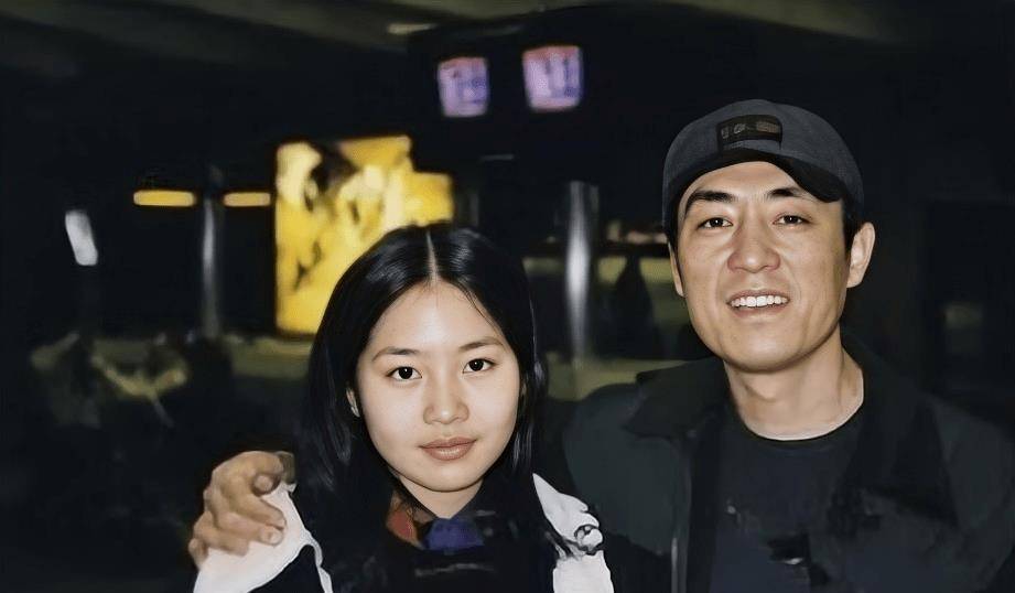 张艺谋的女儿张末:父母分手是她永远的痛,25岁也步了妈妈的老路_张默