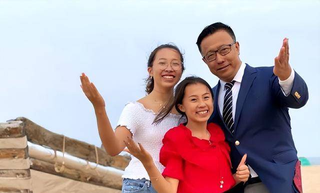 53岁李阳官宣生子!三婚妻子首曝光,他贴心为其洗脚化身好丈夫
