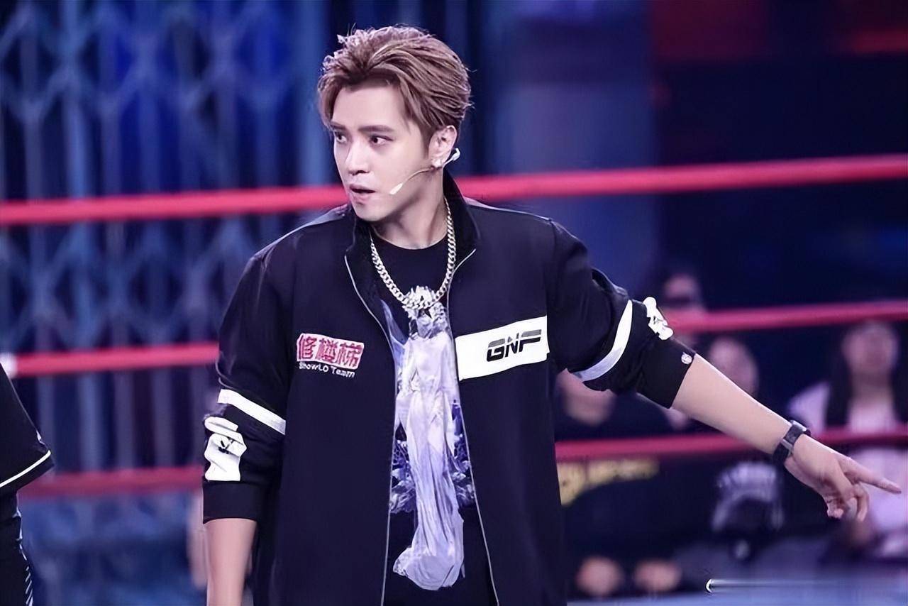 1999年,罗志祥参加台湾选秀节目《康熙超级星光大道》获得第一名,2001