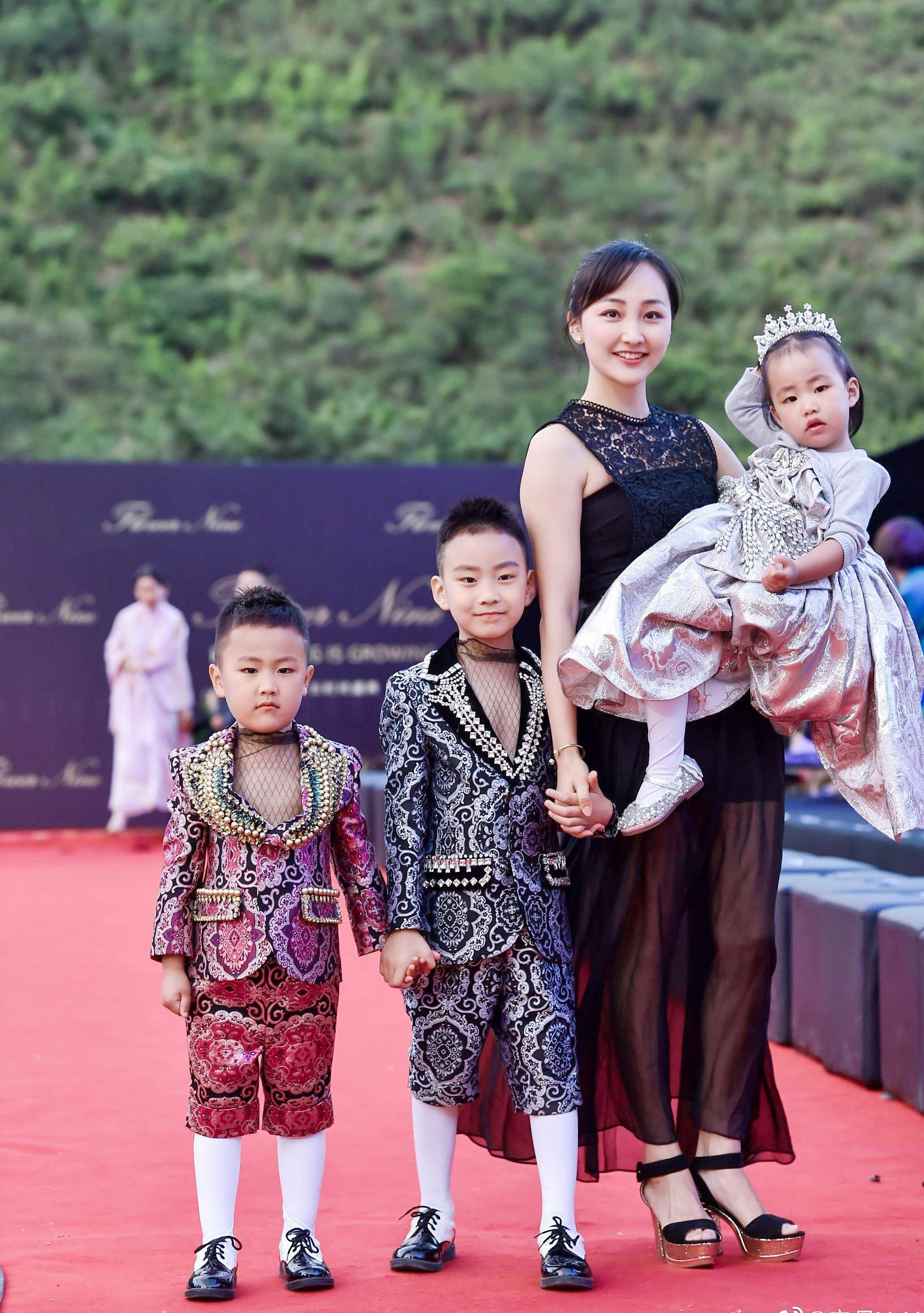 事实证明,著名演员于震是一个好丈夫,好爸爸,也是好儿子好女婿_辛月