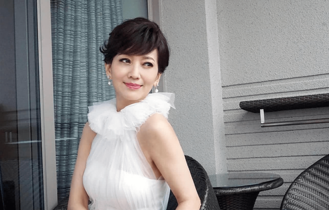 70岁赵雅芝踩高跟亮相活动,网友:同龄人表示"压力山大"!