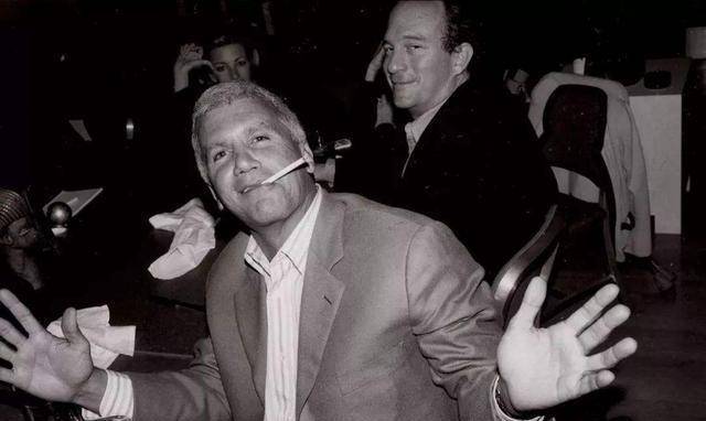 毛姆《刀锋》:人生而自由,但却无往不在枷锁之中_拉里_伊莎贝尔_苏菲