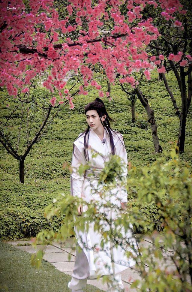 《奔跑吧》最新路透,蔡徐坤baby古装养眼,孟佳侠女范足_造型_张彬彬