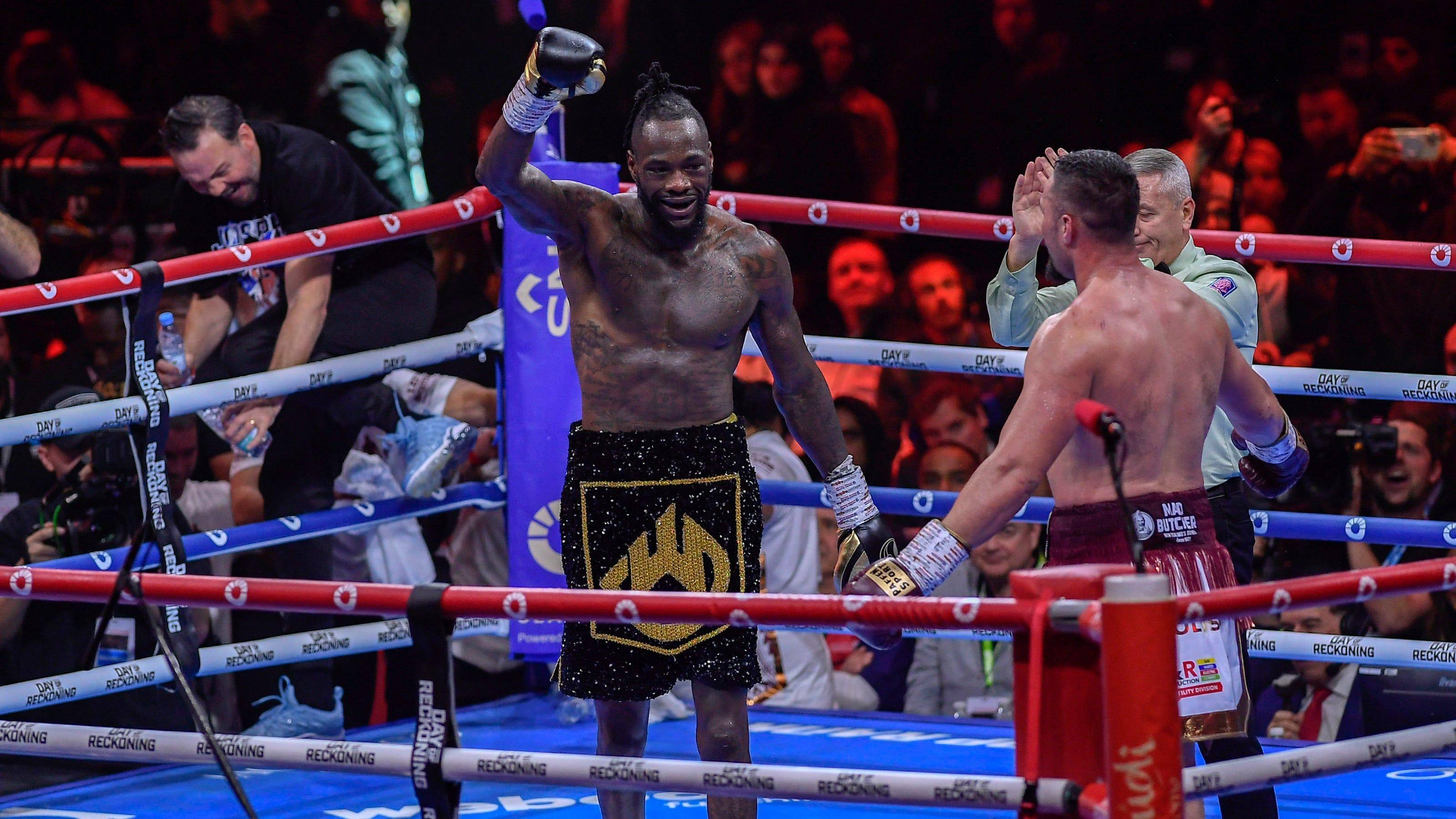 比赛的第十二回合也是比赛最后一个回合,已经意识到德昂塔·维尔德