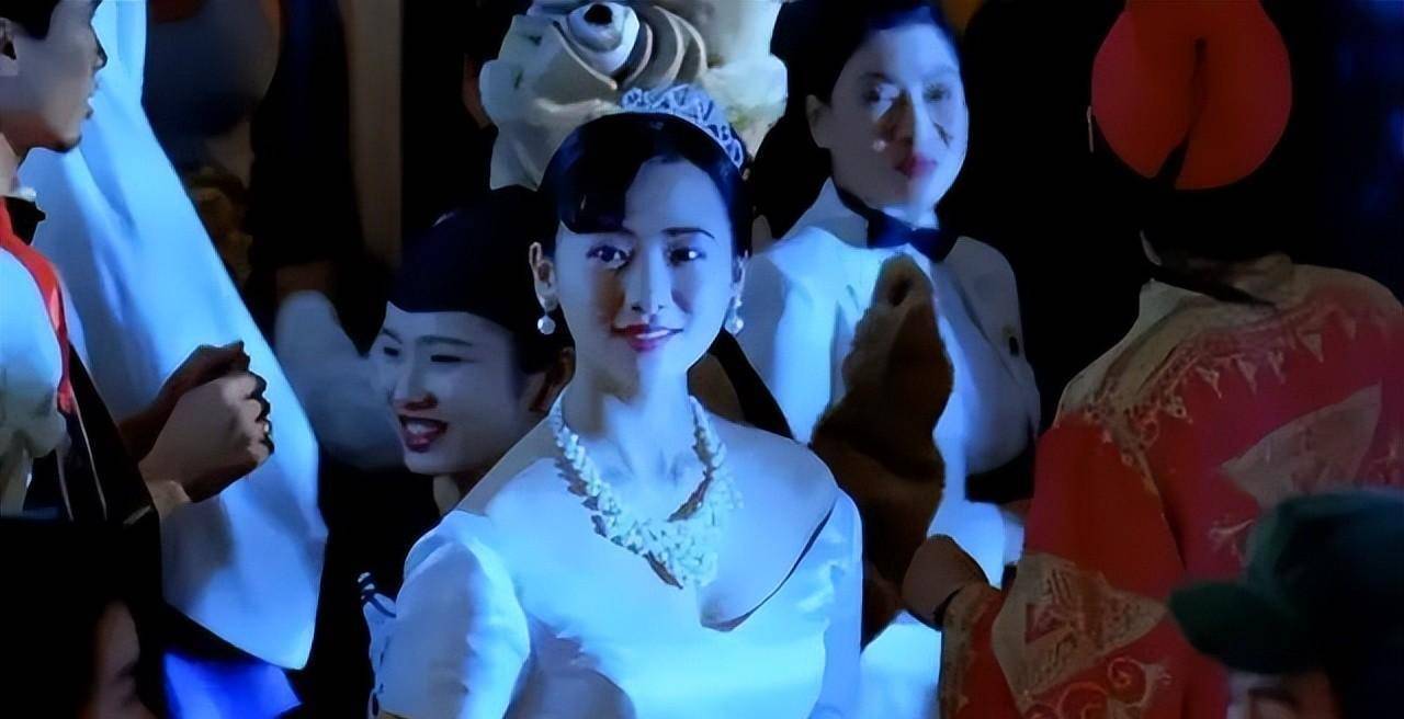 30年前的老港片,翁虹牺牲最大的电影,本该成经典