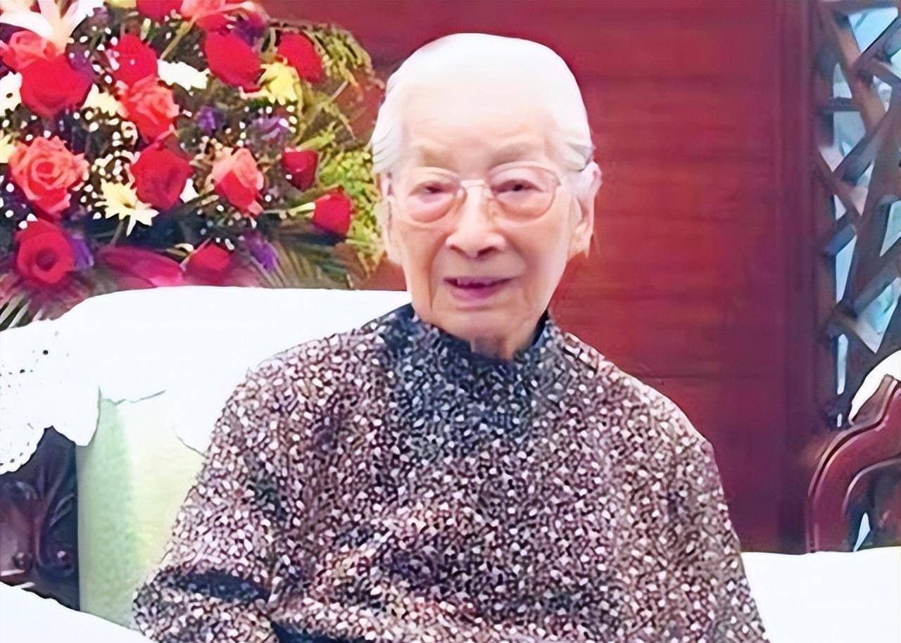 106歲雷潔瓊的退休生活:三餐定時定量,最愛家鄉的鹹