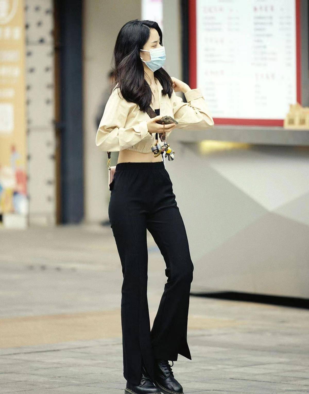 "山城"重庆果然出美女,素人搭配不强凹造型,简单大方很气质_时尚_外套