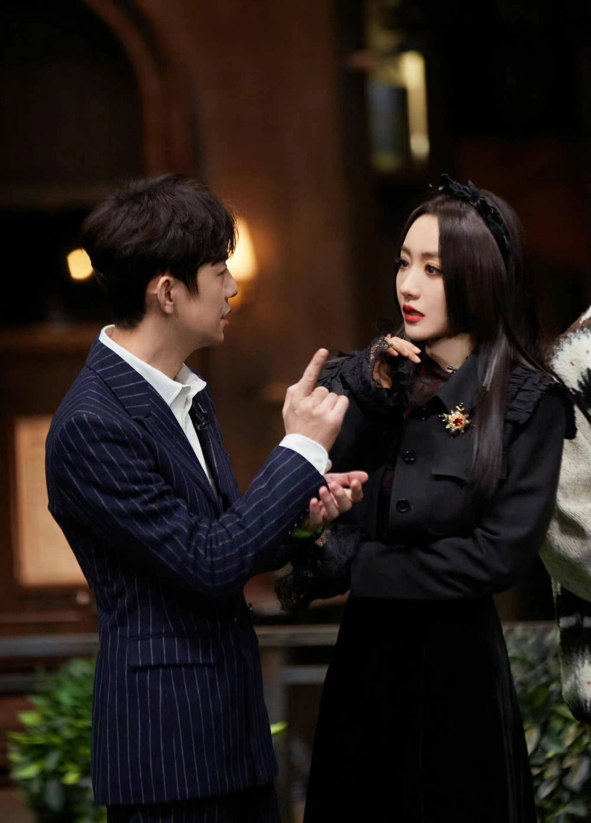 风格_黑色_长裙