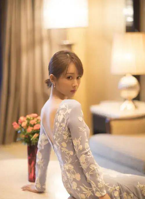 杨紫哪吒头俏皮可爱,笑容甜美充满活力_时尚_造型_照片