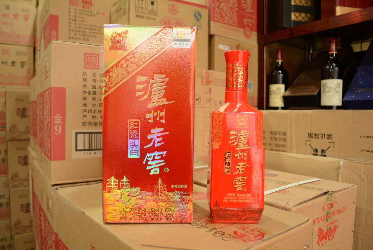 泸州老窖,作为四川白酒的代表,以其独特的窖香和浓郁口感受到消费者