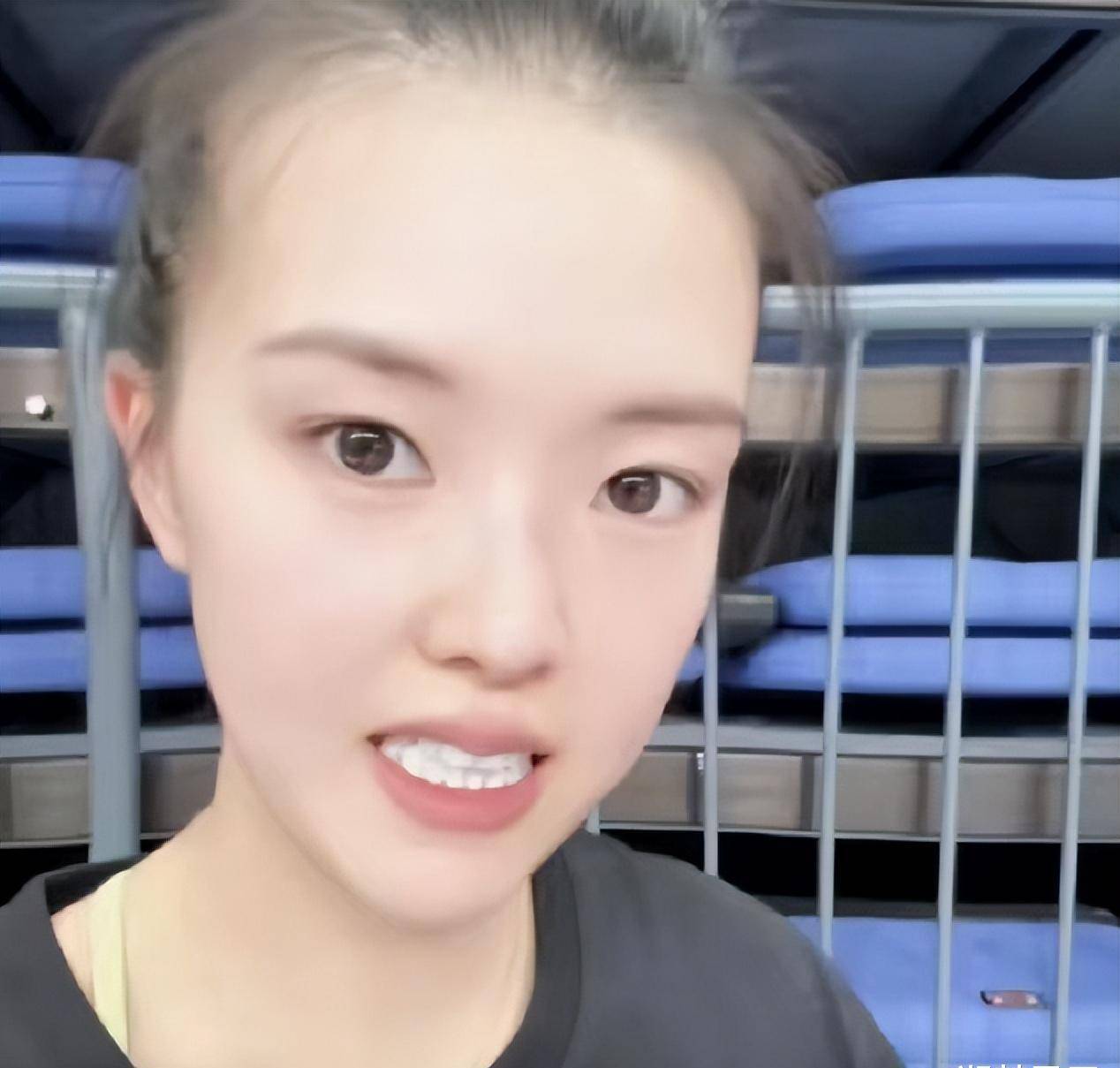 "到了日照后,张常宁就随队进行训练.训练馆就是日照赛区的排球馆.