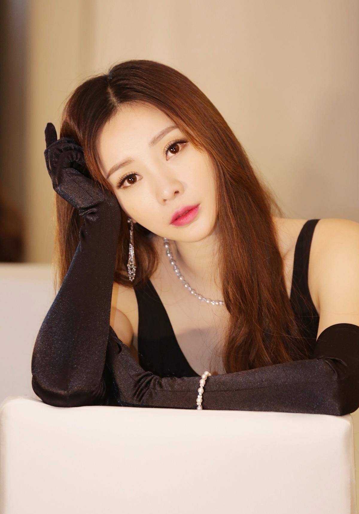 柳岩这身材,内娱一个能打的都没有!_运动_生活_笑容