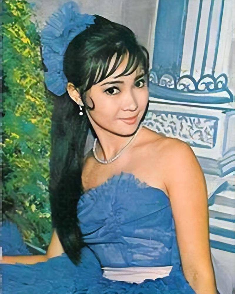 除此之外,谢贤还和陈自强,秦祥林,沈殿霞等人一起组建了"银鼠乐队"