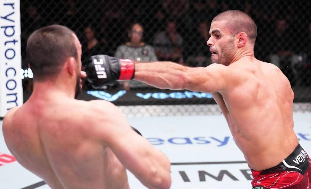 刚刚 曾被李景亮ko的散打沙皇穆斯里穆 在ufc用回旋踢ko对手_比赛