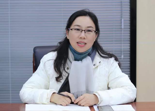 西校区执行校长吴雪琴感谢汪政,徐晓华老师为家长们指点迷津,感动于