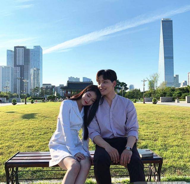 吕灿盛在长椅上坐着,等来了张满月,两个人的脸上