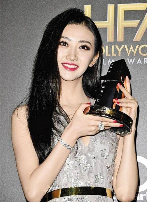 和贵人分手后,娱乐圈的残酷,在景甜身上表现得淋漓尽致_大佬_资源