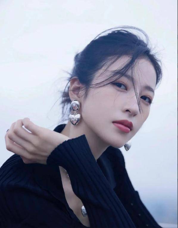 周雨彤为防韩火火安监控?网友:这是要上演什么大戏?_友情_关系_好朋友