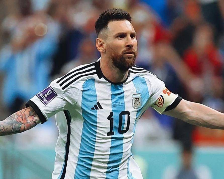 梅西在足球历史上的地位如何?能够跟贝利媲美吗?