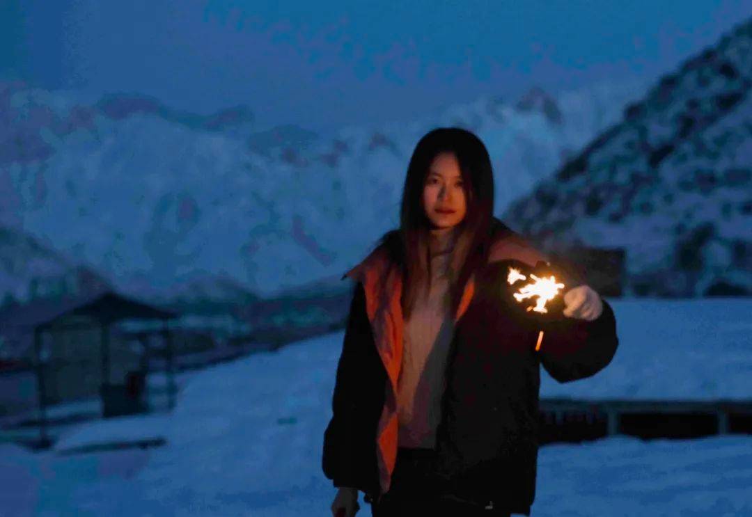 來阿克蘇塔村,像雪一樣鬆鬆垮垮地生活一次_雪山_新疆_太陽