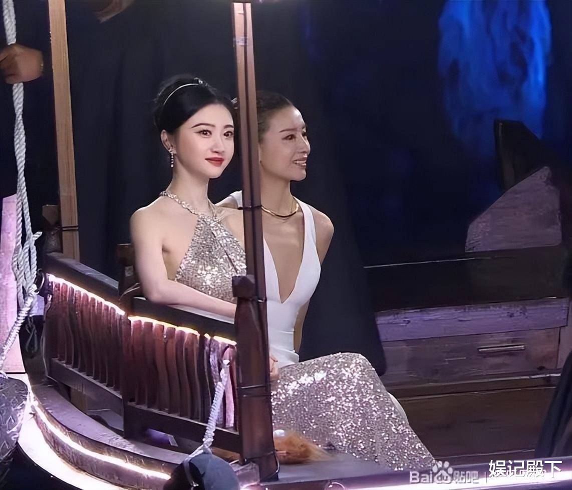 当董洁遇上景甜,相差8岁的区别在气质,风度上被对比的淋漓尽致_肤色