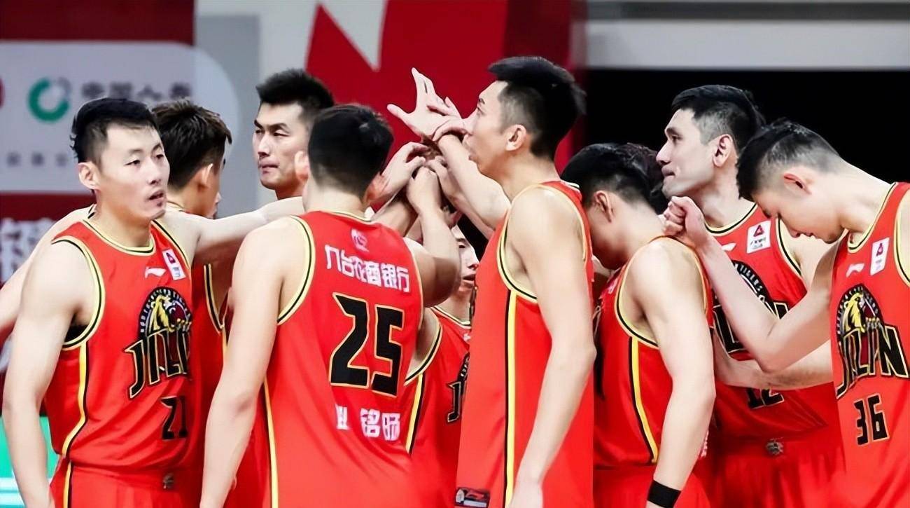 四川队1胜21负很丢人,唯一输给他们的球队更丢人,是谁送温暖?