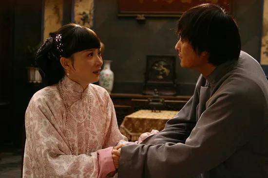 不要锦衣玉食,宁愿上山当土匪的女主角,战火纷飞中的爱与自由_凤儿