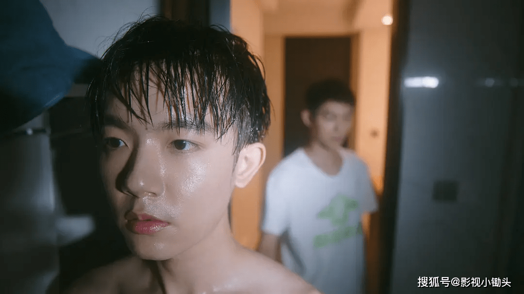 《鸣龙少年》戏份少却最吸睛的角色,是李明德饰演的快破碎的沈耀