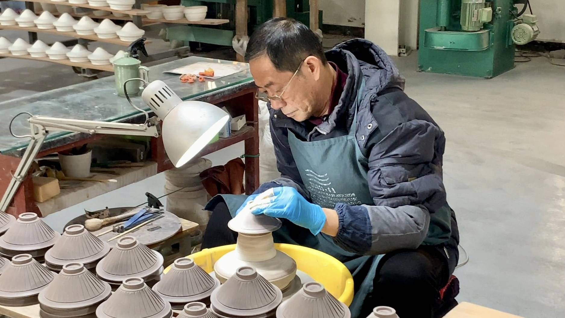 国家级陶瓷艺术大师孙若鹏先生手工雕刻团菊纹盏和与合,双向奔赴共铸