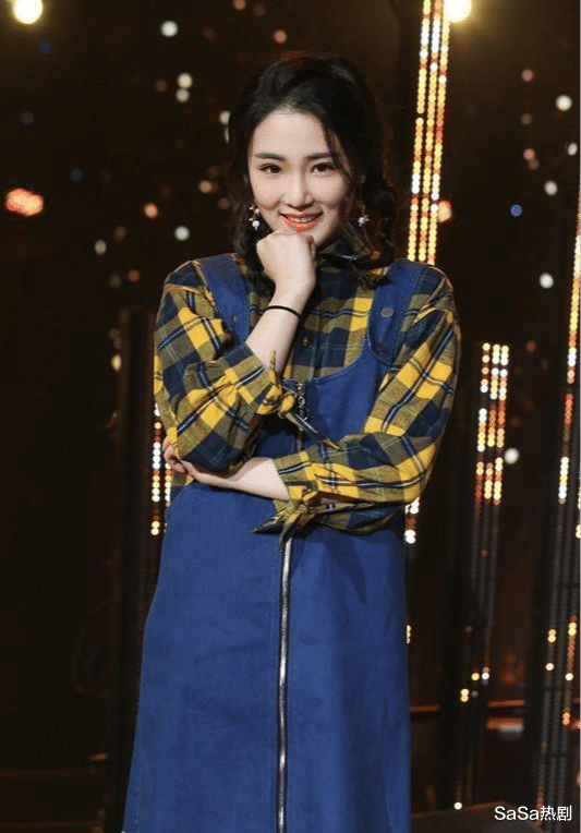 广东体育频道美女张可盈,不仅人美腿长声音嗲,而且极其敬业_广体_球迷