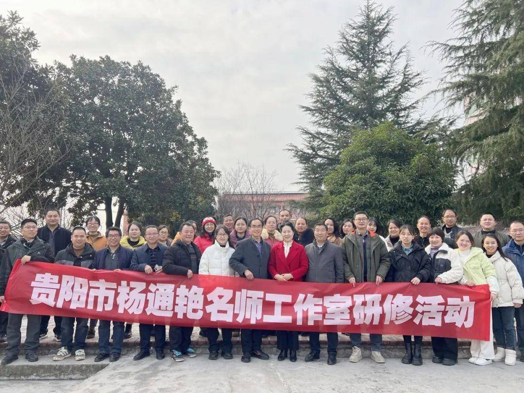 本次活动辐射广泛,除了贵阳市乌当中学,息烽县黑神庙中学教师,吴发秉