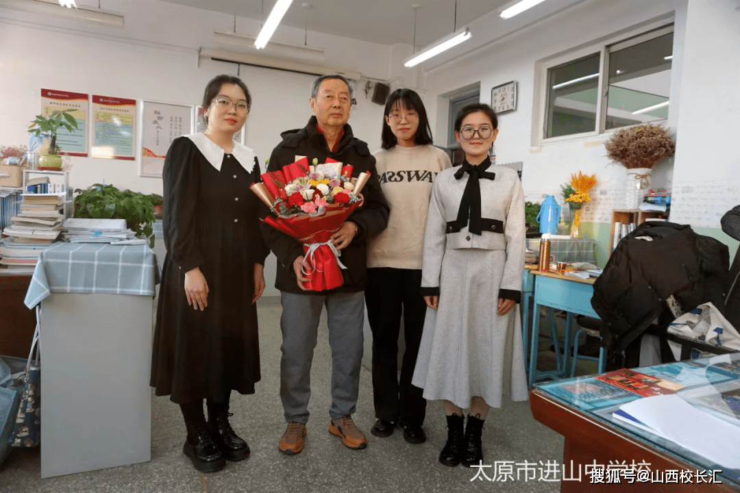 太原市进山中学开展"邮"说化学元素周期表校内社团展示课_活动_邮票